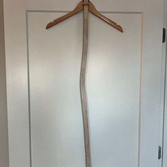 Off white belt. Size Small/medium - Picture 1 of 3